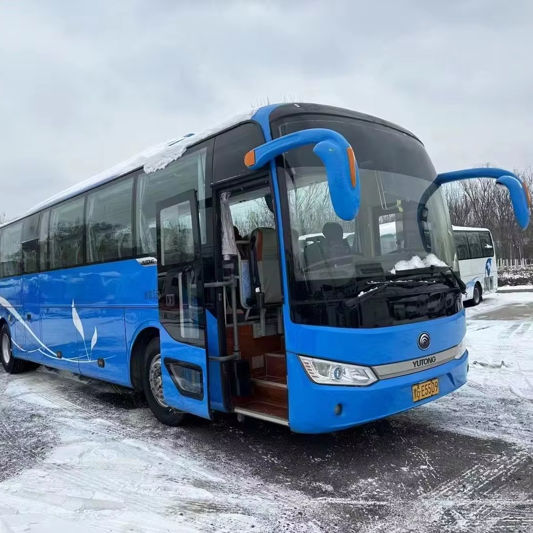 Used Yutong ZK6125 Luxury Coach Bus With Powerful 8.9L Cummins L360 20 Engine and 264kw Max Output Affordable Luxury